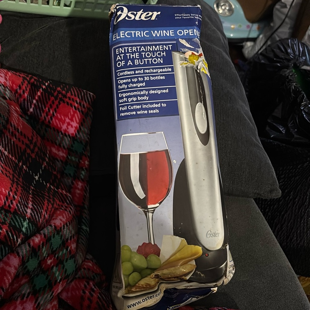 Oster Cordless Electric Wine Bottle Opener With Foil Cutter